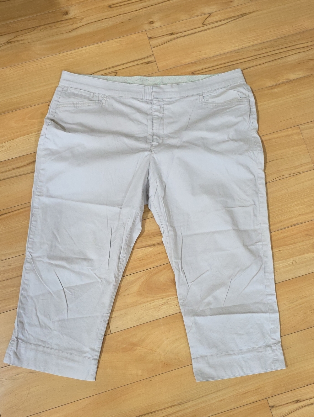 Bandolino "maureen" Light Khaki Capri Pants Size 16